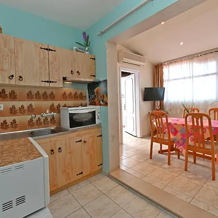 Dionisos Palms Apartment