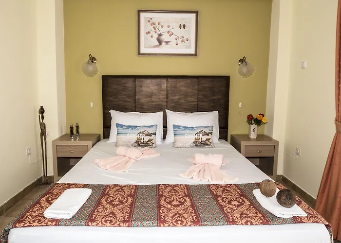 Dionisos Palms * Paralia Dionysiou