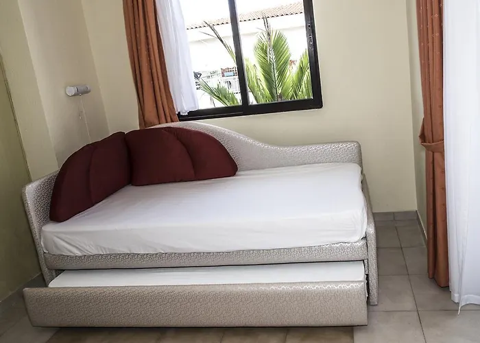 Dionisos Palms * Paralia Dionysiou