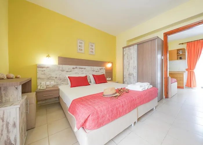 Dionisos Palms Apartament *