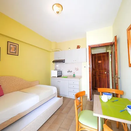 Dionisos Palms * Paralia Dionisiou