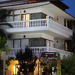 Dionisos Palms شقة *